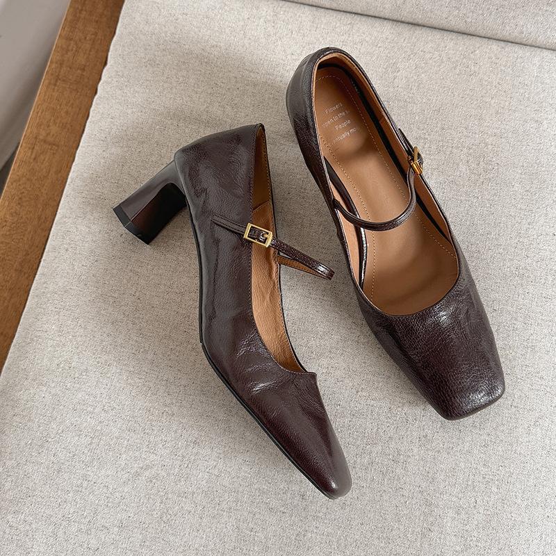 

2025 spring temperament high heels women s thick heels single shoes light mouth Mary Jane sheepskin version brown French retro square head women 39 темно-коричневого