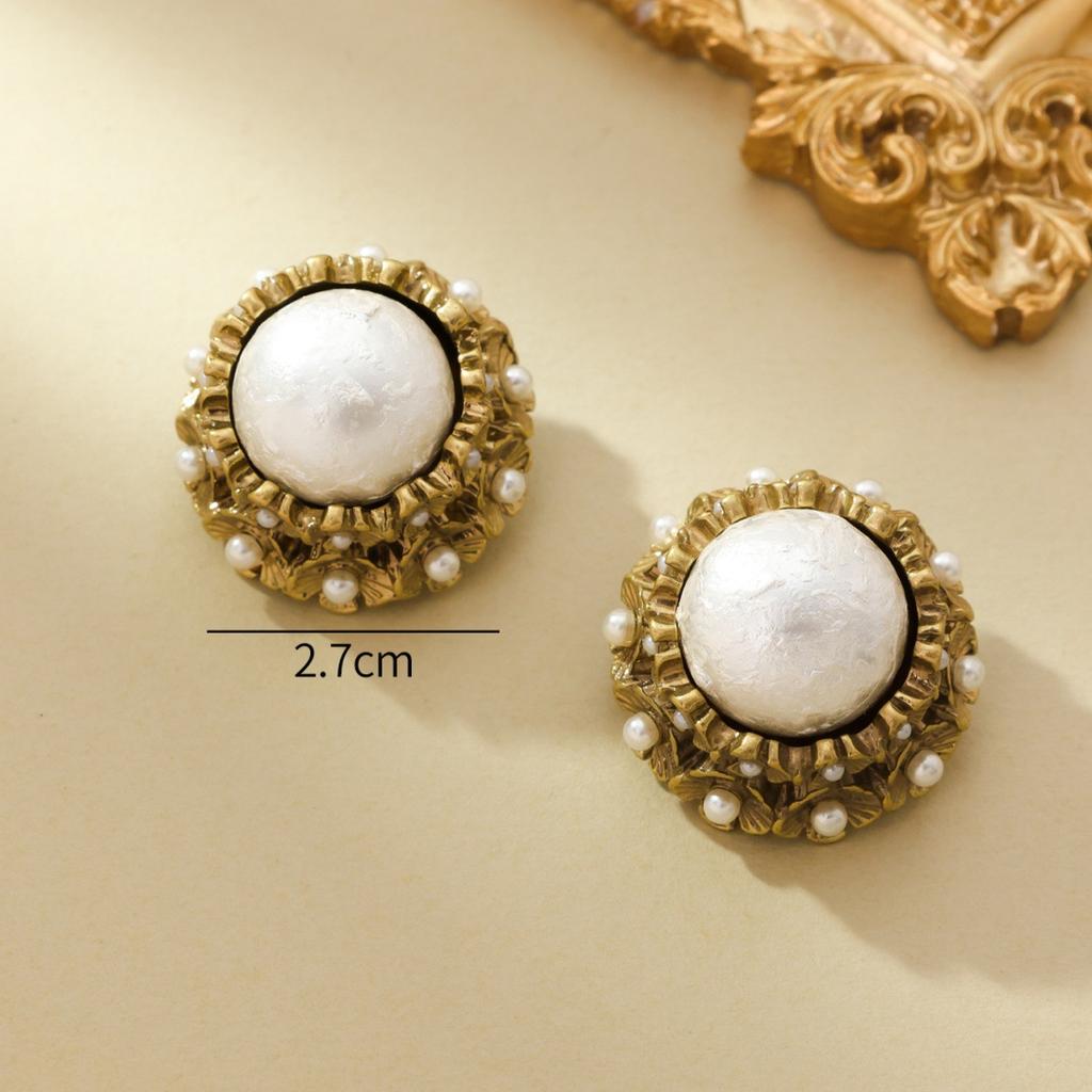 Elegant Fashionable Pearl Earrings With French Temperament Niche Design Sense Light Luxury Retro High-end
