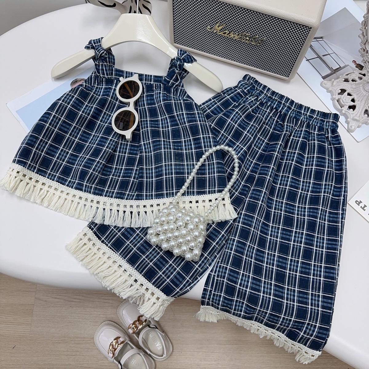 

Girls Plaid Sleeveless Camisole and Pants Set Size 90