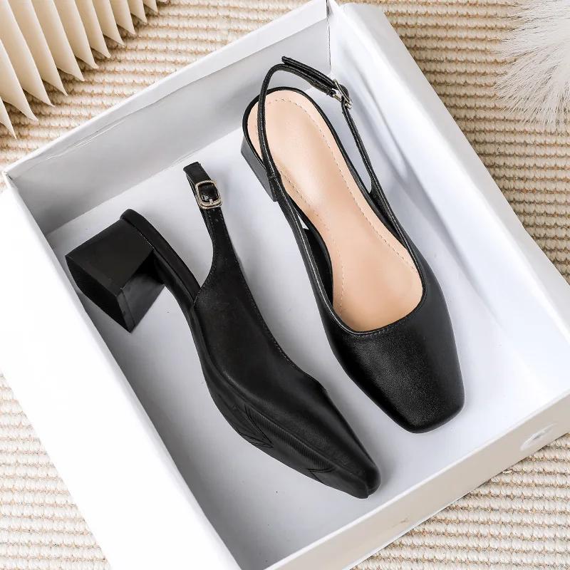 2025 Nya Medeltjocka Klackar Högklackade Damskor Franska Baotou Lågskurna Sandaler Dam Sommar Stora Grova Klackade Sandaler