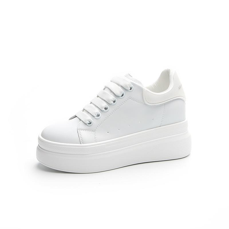Thick Soled Platform White Shoes for Women in Autumn and Winter Plus Velvet Height Increasing Casual Sneakers for Small People