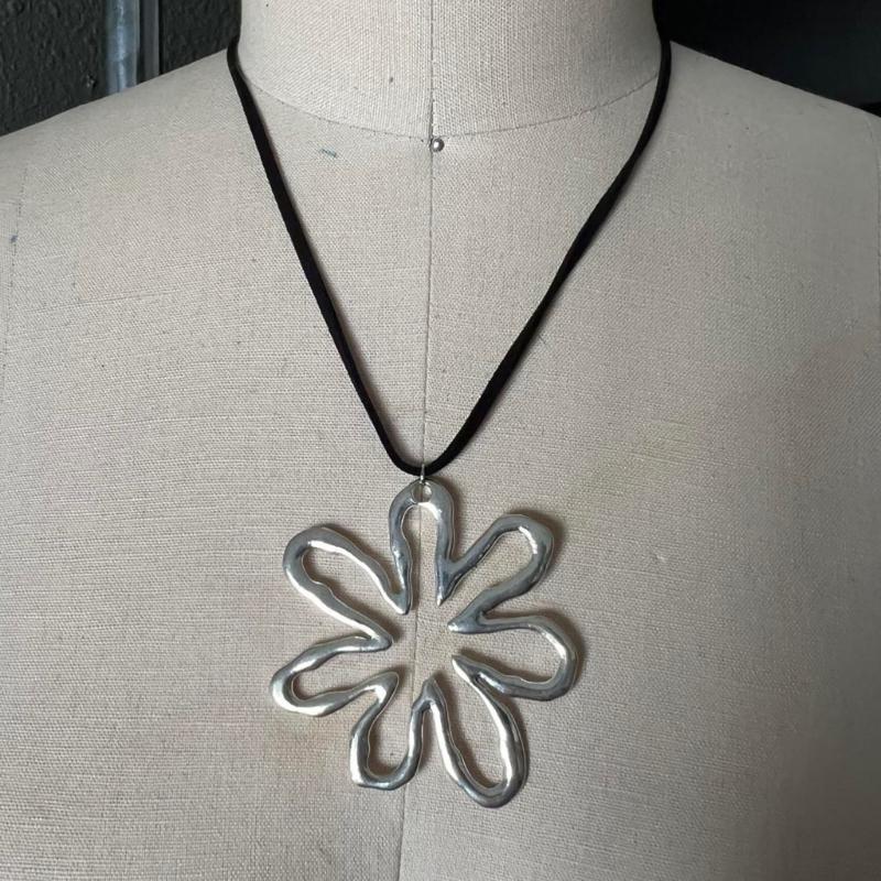 Star Flower Pendant Necklace Sweet Cool Clavicle Chain Necklace Fashion Jewelry