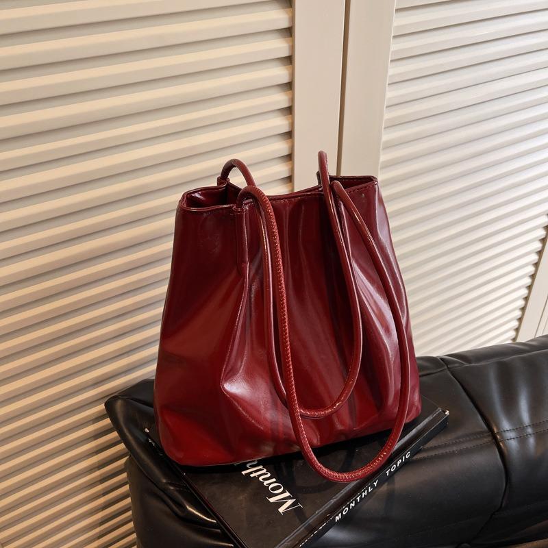 Premium sense large-capacity bag women's new versatile shoulder bag fashionable commuter portable bucket bag