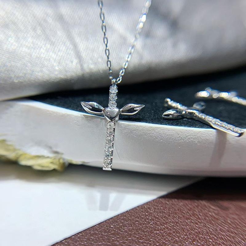European and American Style Angel Wings Cross Necklace Fashion Simple Retro Clavicle Chain Female Temperament Versatile