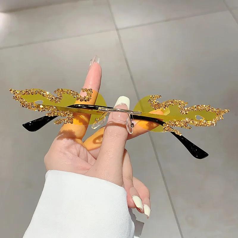 Classic Vintage Punk Luxurious Brand Designer Diamond Flame Fire Sunglasses for Women Sun Eyeglasses For Men UV400 Rimless Crystal Latest Eyeglasses