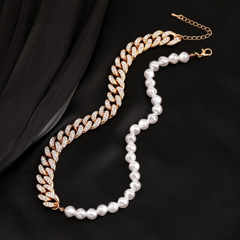 Rhinestone Elegant And Pearl Necklace For Women With Trendy Short Design Style And