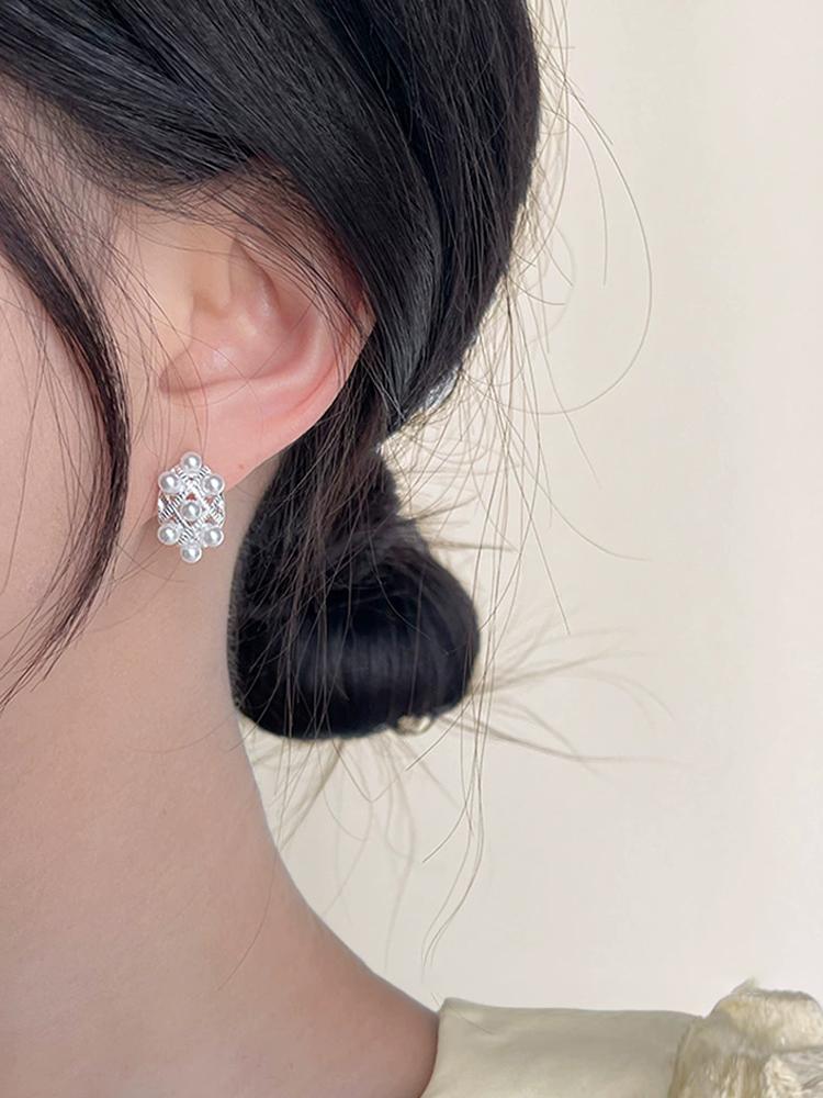 Vintage Ethnic Style Hollow Lace Pearl Ear Stud Piercing Earrings For Women Fashion New Jewelry Gift Party Wedding