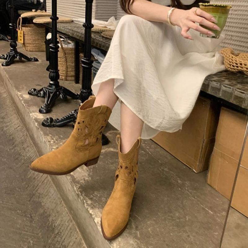 

Autumn and winter new pointed hollow embroidery short tube thick heel western boots women 35