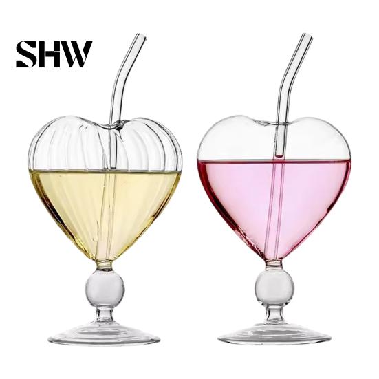 Klares Glasgeschirr für Sprudelwasser Herzförmiges Cocktailglas, 220 ml Kelch mit Strohhalm, Elegante Professionelle Bartending Kaltgetränke Tasse, Stilvoll