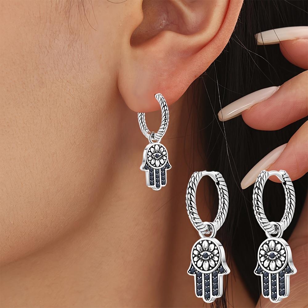 Černé a bílé designové náušnice s bižuterií