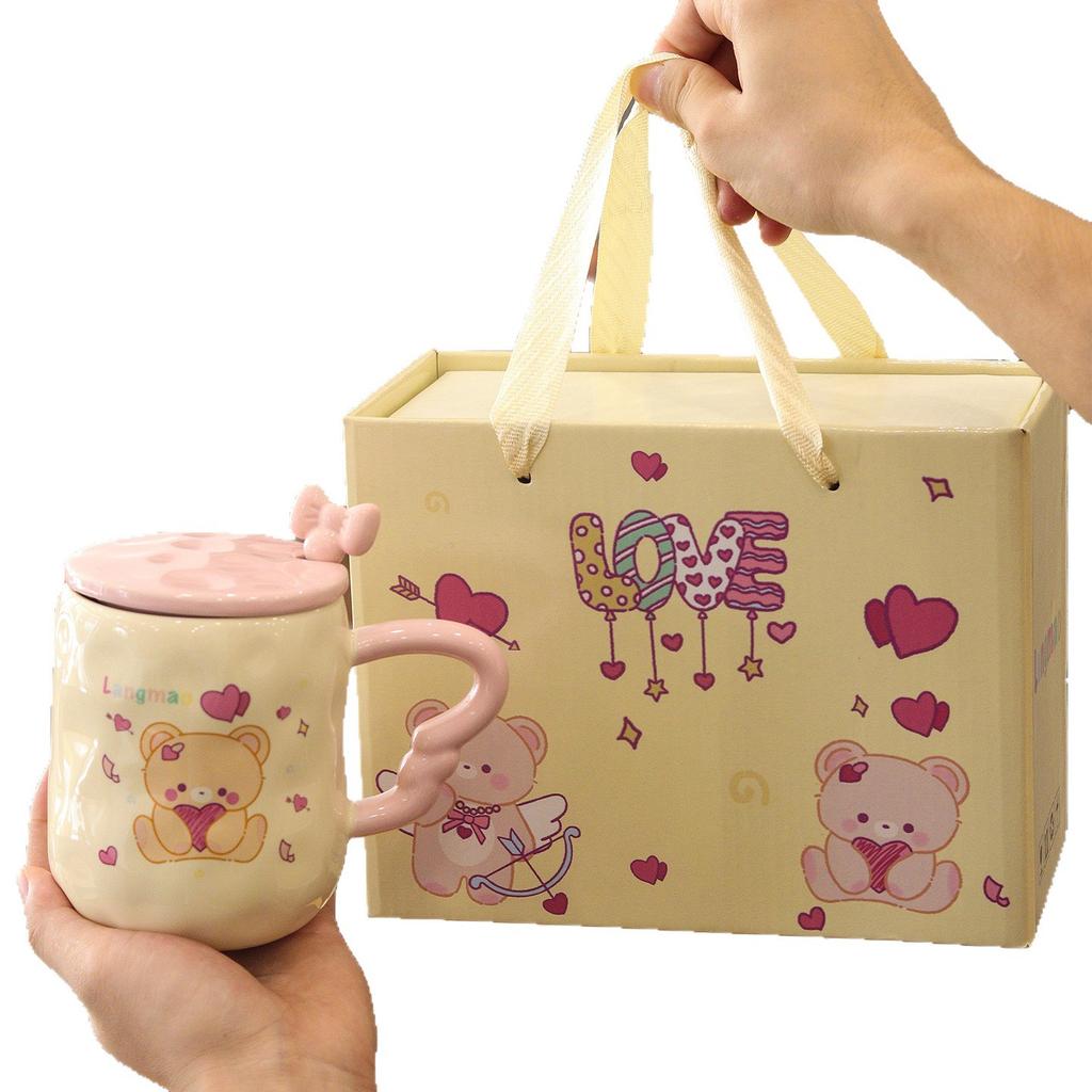 Kubki ceramiczne są urocze i mają wysoki poziom wyglądu. Kubki dla par z poczuciem luksusu. Para kubków do wody POKRYWKI Łyżeczki i Kubki na prezent