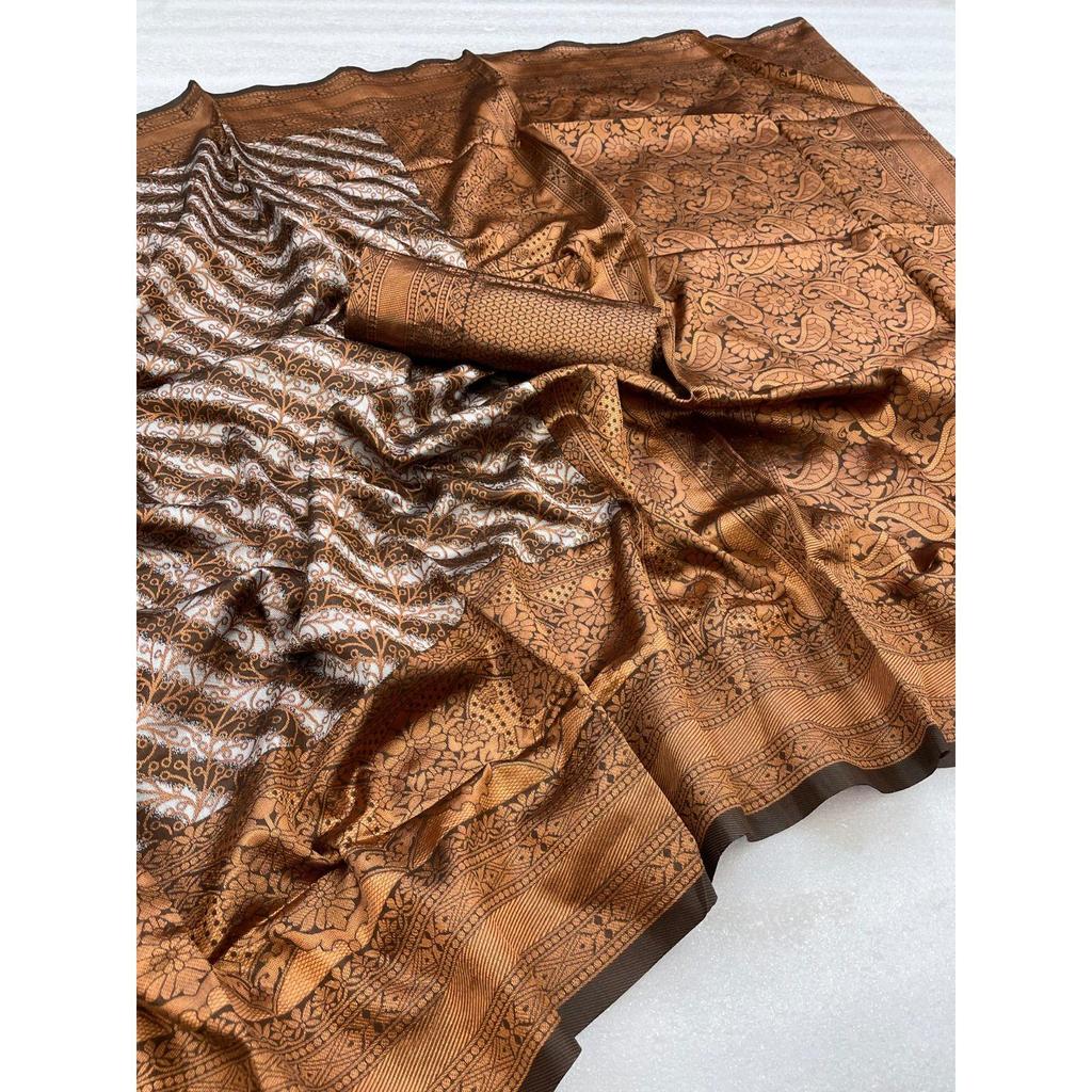 Toto krásné sárí je elegantně zdobeno nádhernou žakárovou vazbou, která dodává outfitu dokonalý vzhled.