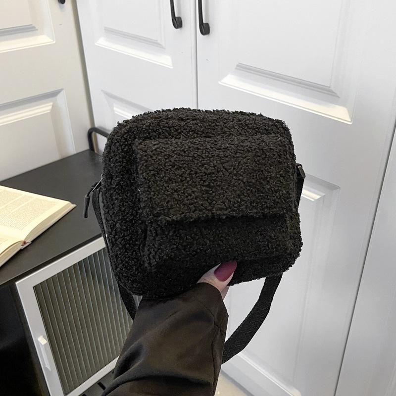 

Solid color Korean version of versatile trend fashion personalized casual small square bag women s new niche messenger bag чорний