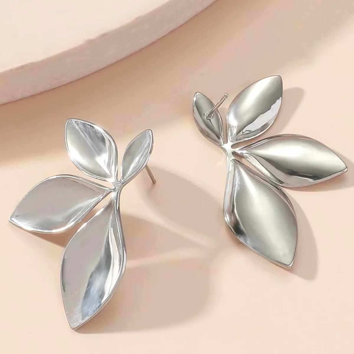 

1 пара модных сережек-гвоздиков из нержавеющей стали в виде листьев и цветов, яркие, антиаллергенные, водонепроницаемые, с очаровательной текстурой, ювелирные изделия высокого качества