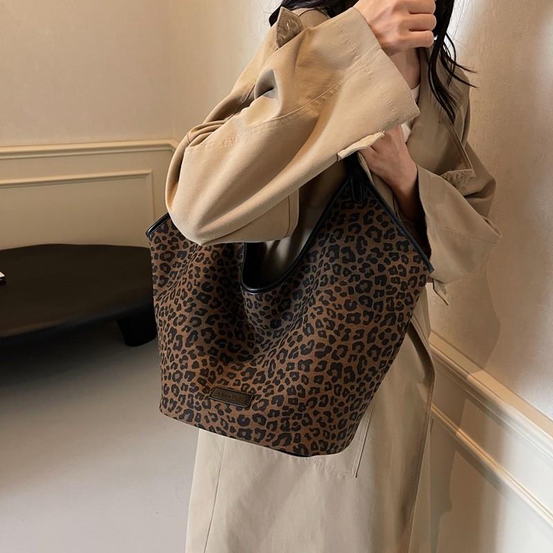 Ielgy Retro Simple Female Bag Fashion Large Capacity Tote Bag Underarm Leopard Print Bucket Bag