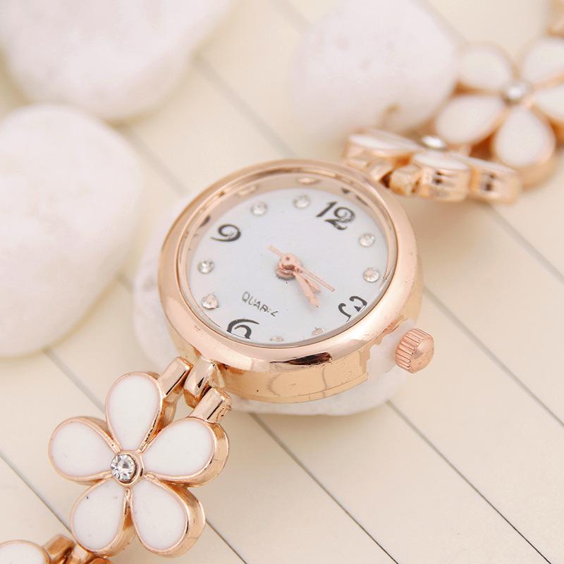 Women Flower Bracelet Quartz Watch Rose Gold Rhinestone Round Dial Elegant Floral Link Band Ladies Daily Party Wristwatch