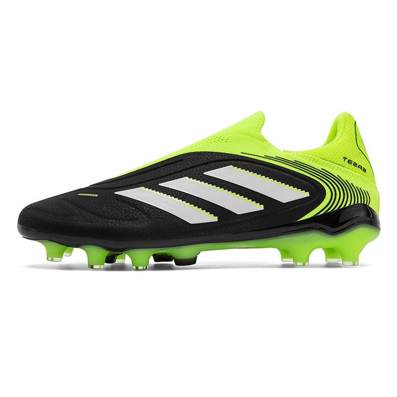 Nuove scarpe da calcio alla moda uomo e donna tacchetti lunghi giovanili antiscivolo senza lacci