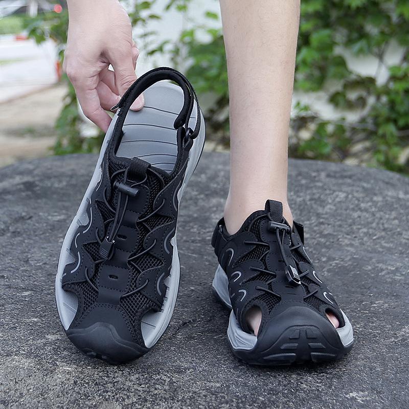 Fashion Outdoor New Men's Breathable Hollow Out Anti Slip Beach Shoes 2025 Summer Fashion Brand Men's Comfortable Soft Soled Sandals