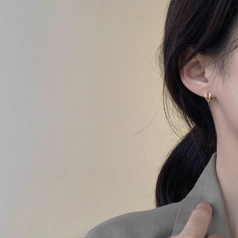 Simple Hollow Exquisite Compact Earrings Cold Wind Temperament 100% Match Affordable Dainty Women's Versatile Daily Wear Earrings