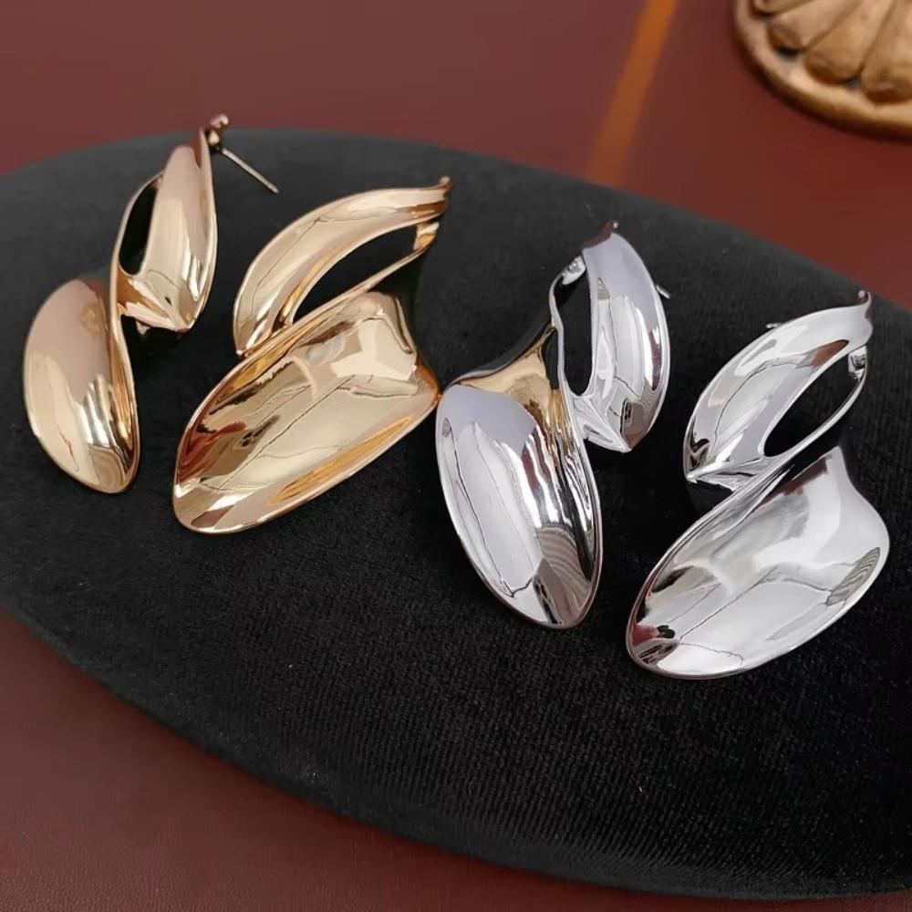 Exaggerated Design Twisted Leaf Earrings Light Luxury Vintage Dangle Earrings Women