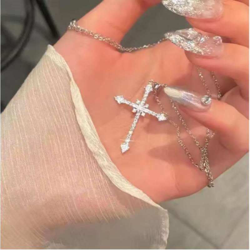 European and American Popular Jewelry, Rhinestone-inlaid Cross Necklace, Simple and Fashionable, Cross and Versatile Hanging
