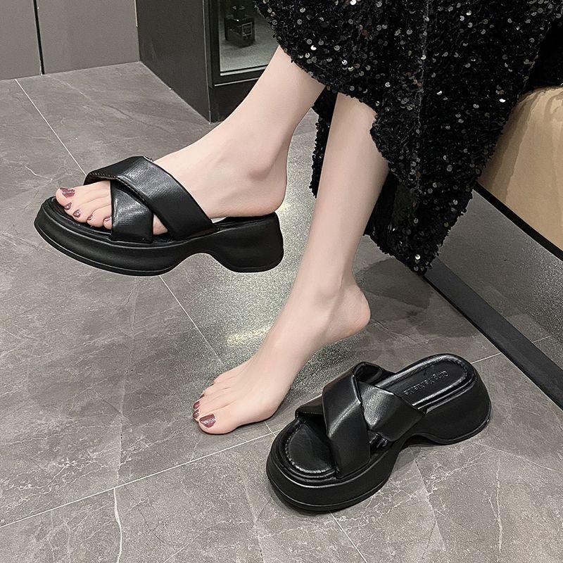 Solid Color Beach Shoes 2025 Summer New Thick-soled Small Man Shows Height, Black Outer Wear Korean Version of Simple and Versatile Slippers