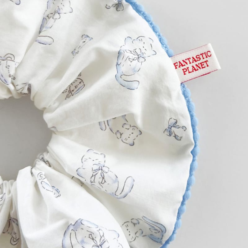 FANTASTIC PLANET Blue Ribbon Cat Scrunchie