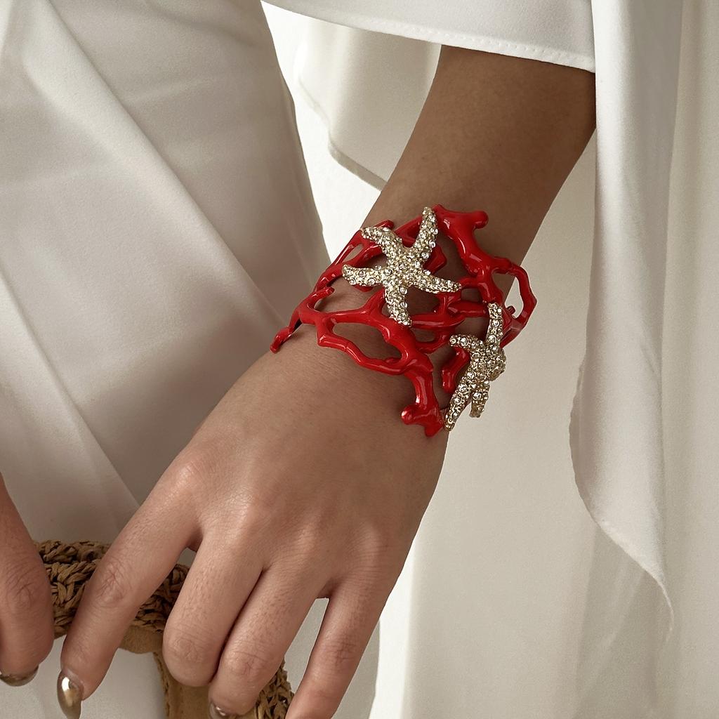 Exaggerated Summer Niche Red Coral Shaped Cuff Bangle for Women Simple Metal Starfish Wide Bracelet Beach Party Jewelry Gifts