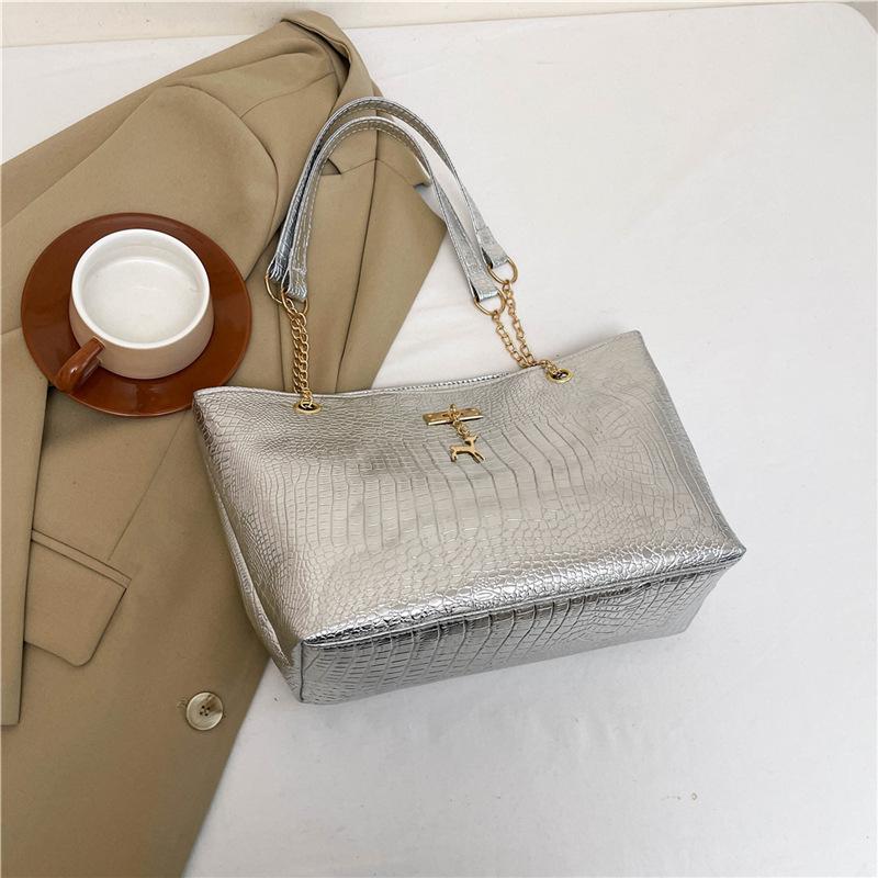 

Casual fashion messenger bag women s popular commuter bag women s 2024 summer new trend foreign fashion shoulder bag срібний