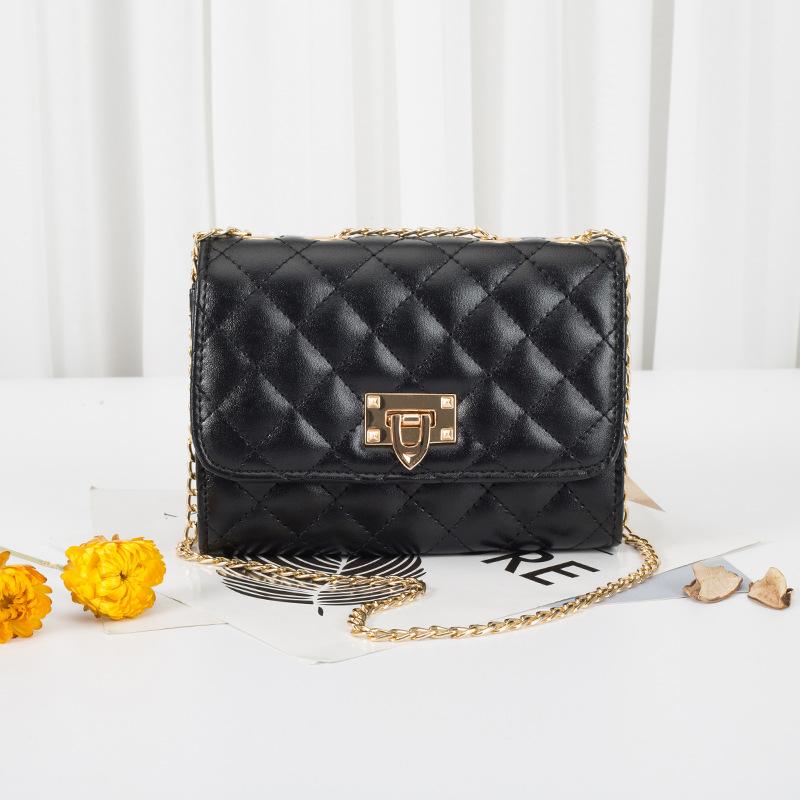 

Шесть видов замков доступны для универсальных небольших квадратных сумок, классических женских сумок с вышитыми ромбами на цепочке, популярных сумок-мессенджеров на одно плечо. лист