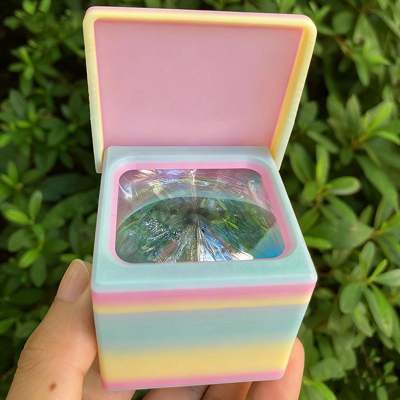 3D Printed Waist-Level Fresnel Lens Viewfinder for Creative Travel Photography.