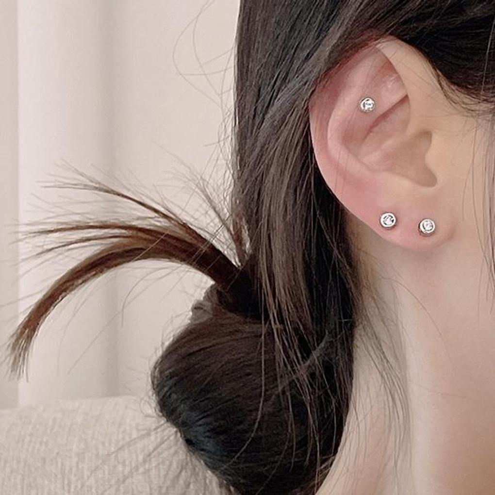 Women's Cubic Round Daily Magnetic Fake Piercing