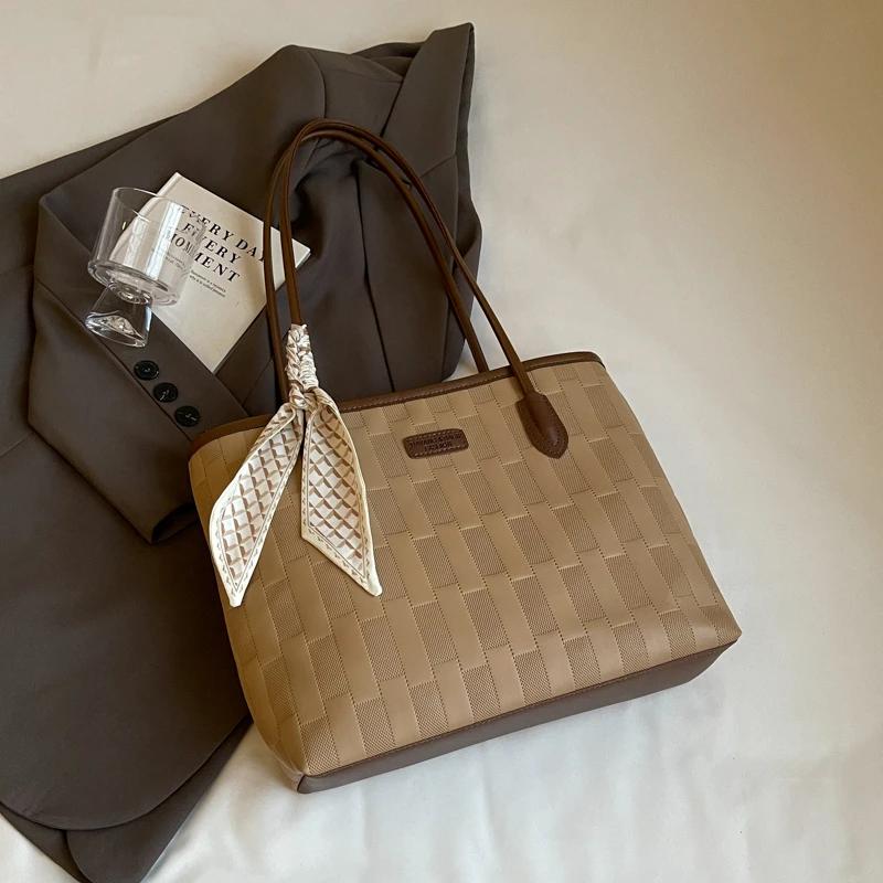 High-quality Versatile Retro Tote for Women Large Capacity Elegant Casual Pendular Shoulder Bag New