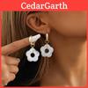 Boucles d'oreilles tendance en forme de fleur blanche Style géométrique chic avec fermoir en cuivre