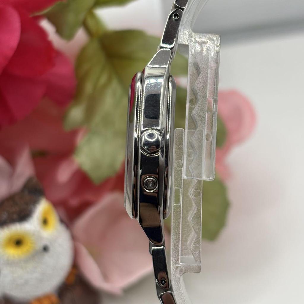 [USED] Working Seiko Seiko Lukia tonneau-shaped women's watch with radio-controlled solar watch and box.