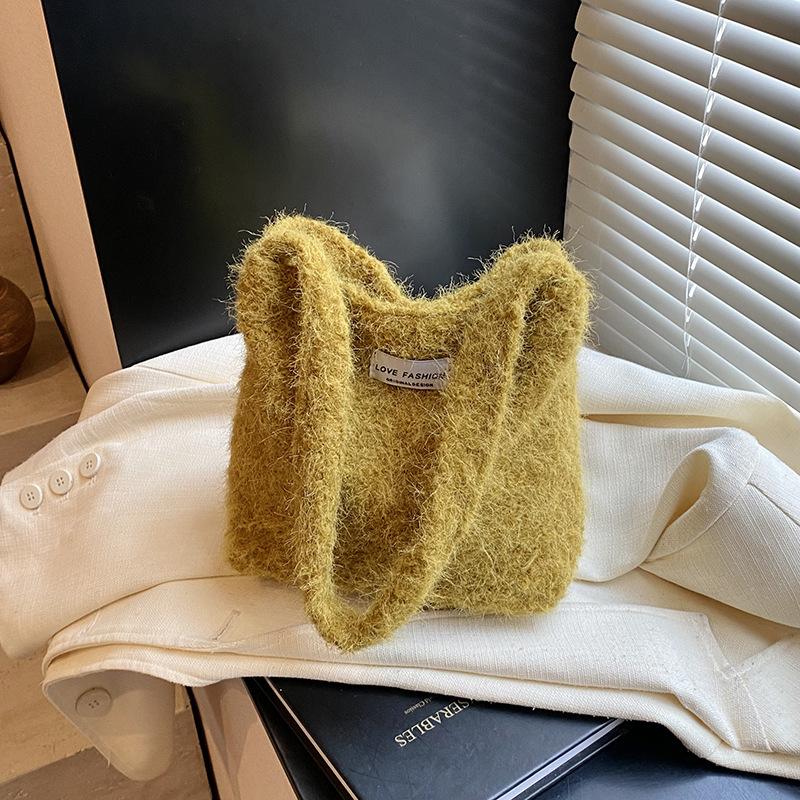 Trend woven bag women's winter new fashion casual plush bucket bag versatile shoulder bag