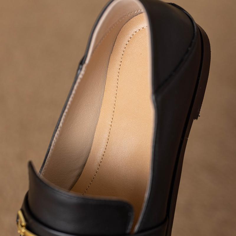 Fashion Women's new leather, cowhide, metal accessories, round toe, low heel, comfortable, plus size single shoes, casual shoes