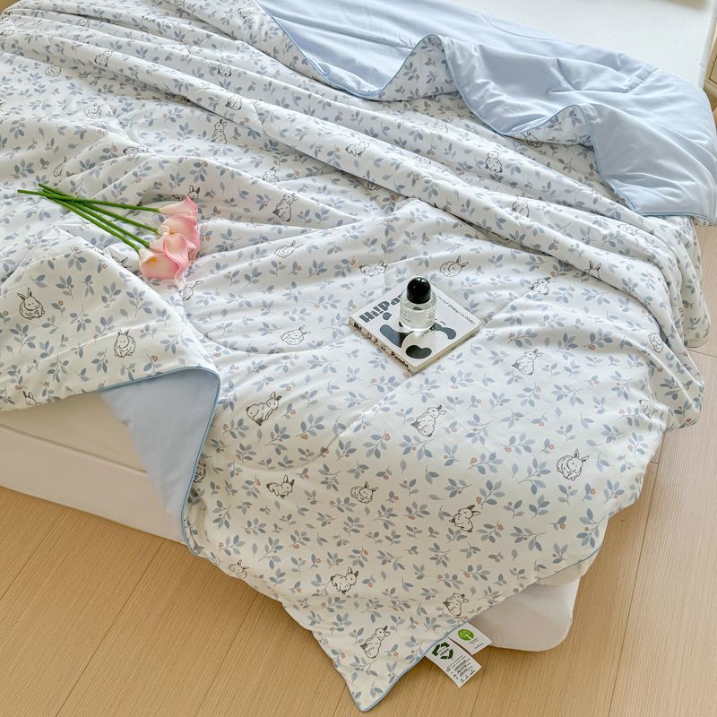 1Pcs Floral Pattern Quilt All-Season Comfort Machine Washable Polyester King Size Bedspread With Soft Liner Multipurpose Blanket