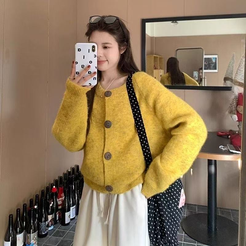 

Lazy wind coconut buckle crew neck sweater cardigan women s autumn and winter Korean version loose versatile small short knitted top one size fits all жовтий