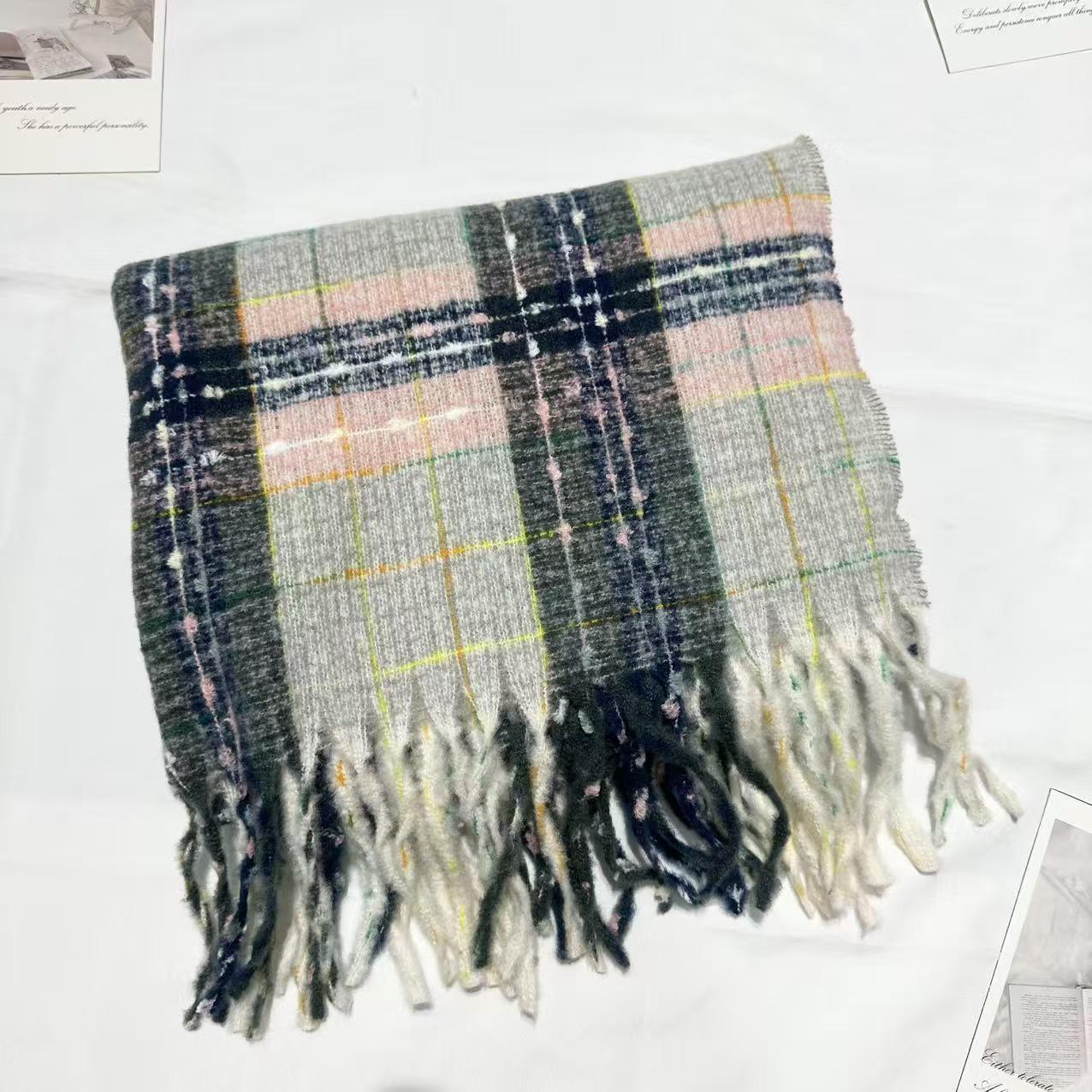 

** Women s Autumn Winter Soft Plaid Scarf: Warm, Fashionable, and Comfortable ** Above 175cm