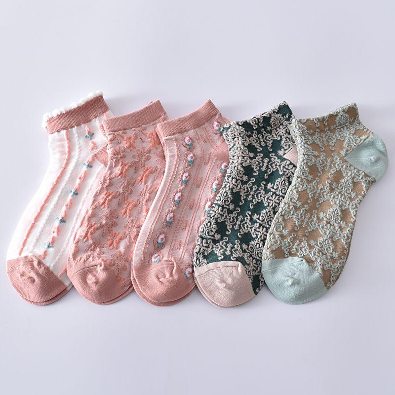 5/6PCS Hot Selling Woman Socks Ethnic Retro Vintage Harajuku Crew Socks Flower Embroidery Fashion Japanese Kawaii Cute Socks Women Gift