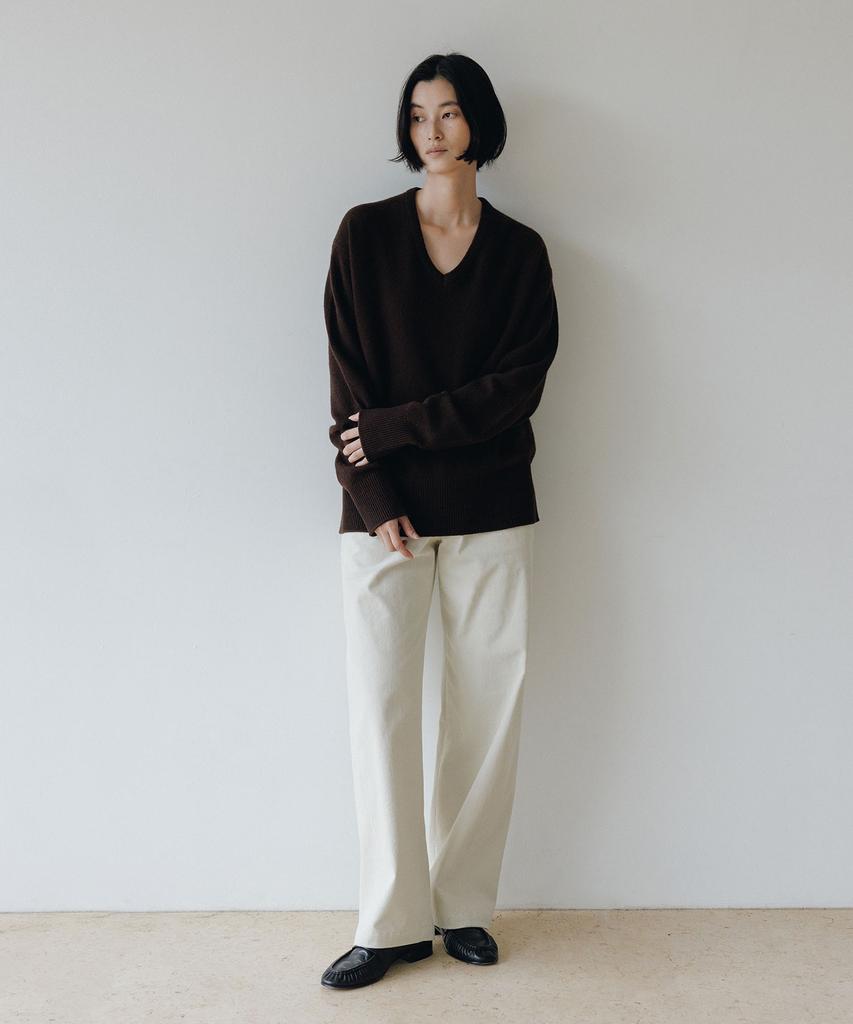 Beullaengkeulumumeon Over V-Neck Knit_Brown