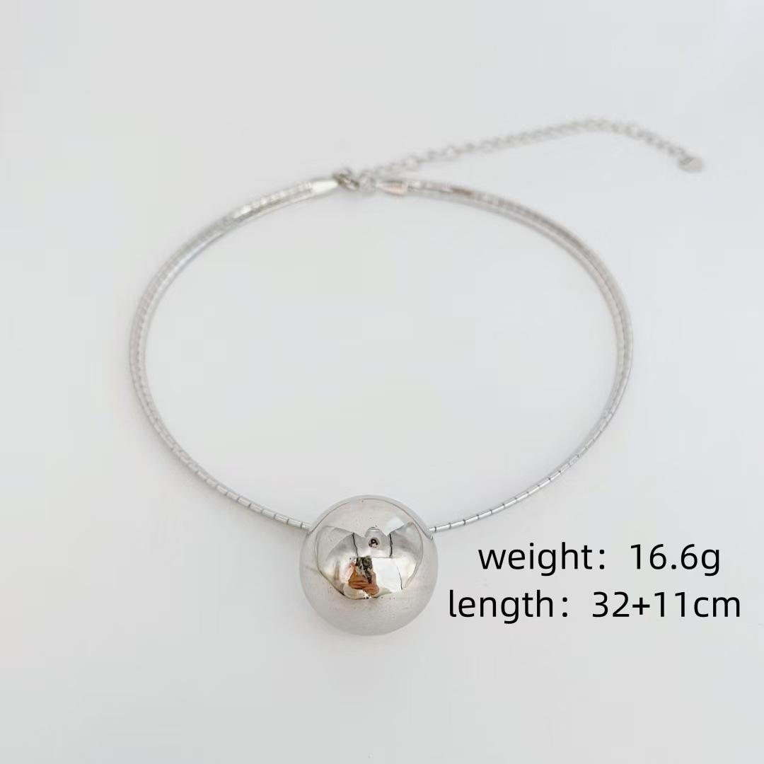 

Fashion Collar Simple Wind Ball Pendant Gold And Silver Collar Premium Collar срібний