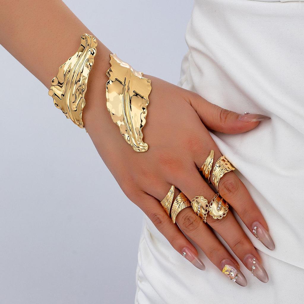 Retro Gold Pleated Leaf Bangle & Adjustable Spiral Ring Set
