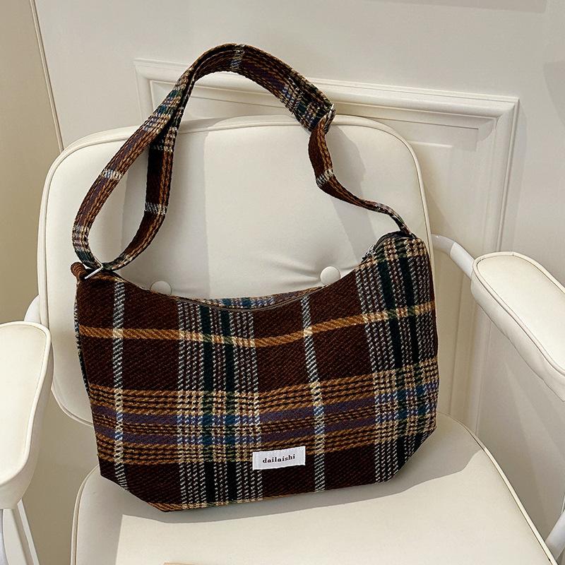 New plaid dumpling bag large capacity student woolen casual shoulder bag women's style retro messenger bag
