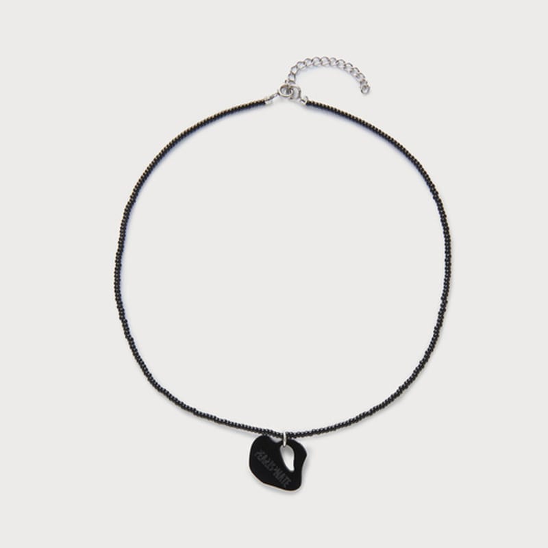 

PEARLSONATE Ashore Shell Logo Necklace black