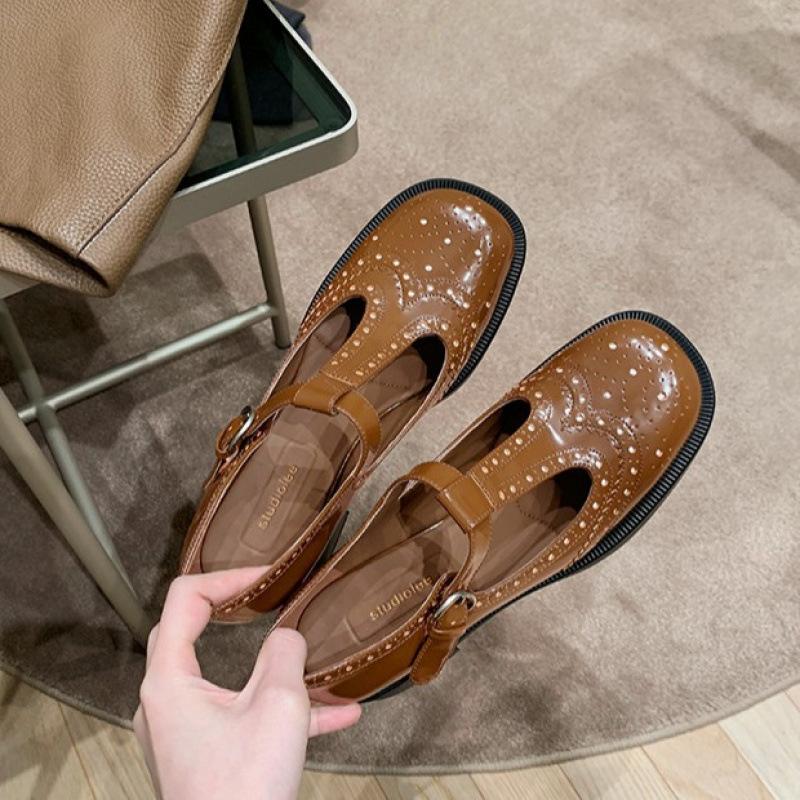 

Туфли Brock Гравированные Т-образный ремешок Кожаные Мэри Джейн Маленькие кожаные туфли 40 коричневый