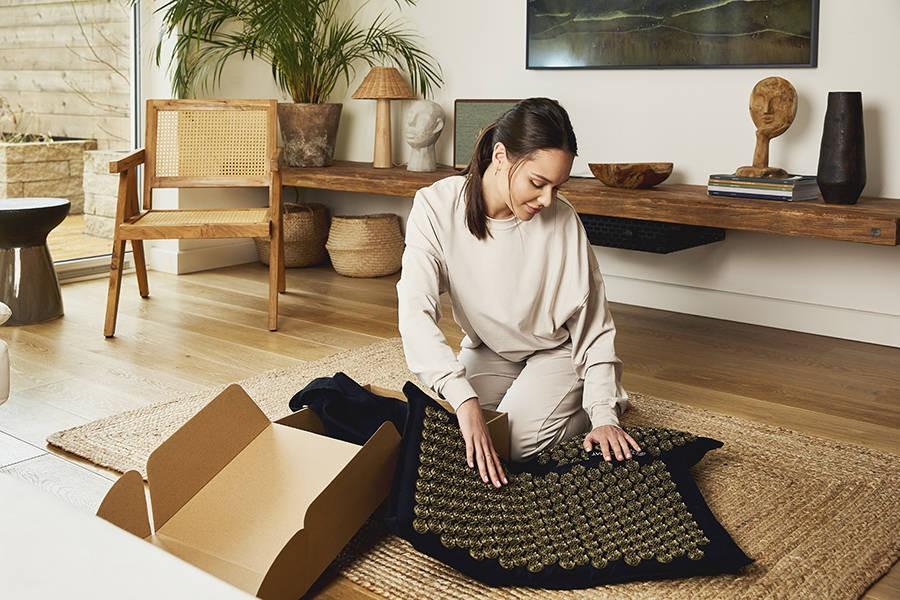 4FIZJO ECO Acupressure Mat 68x42cm with Buckwheat Hulls and a Pillow, Black and Gold