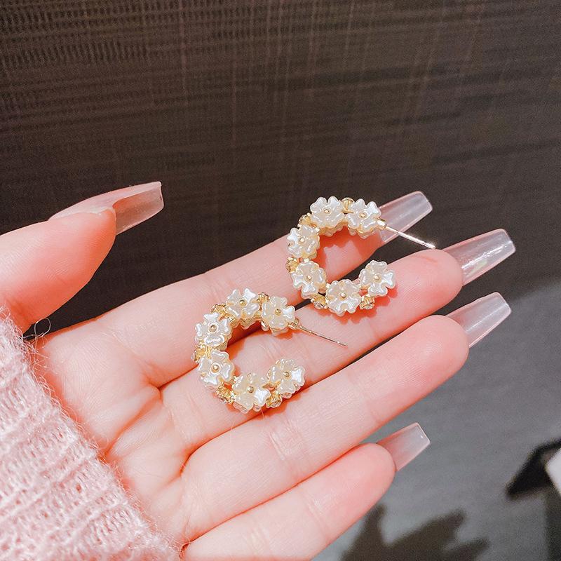 Korean Niche Design Sweet New Earrings, Pearl Flower C-shaped Small Earrings Fashionable Versatile Earrings