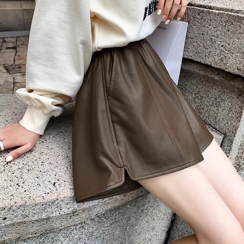 2025 Sleek High-Waist Leather A-Line Shorts: Versatile, Casual, Loose-Fit for Spring & Autumn
